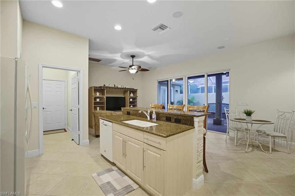 Dining room, Interior, Kitchen, Recessed Lighting