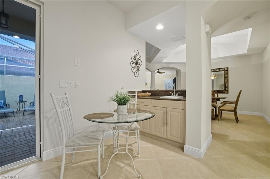 Dining room, Interior, Recessed Lighting