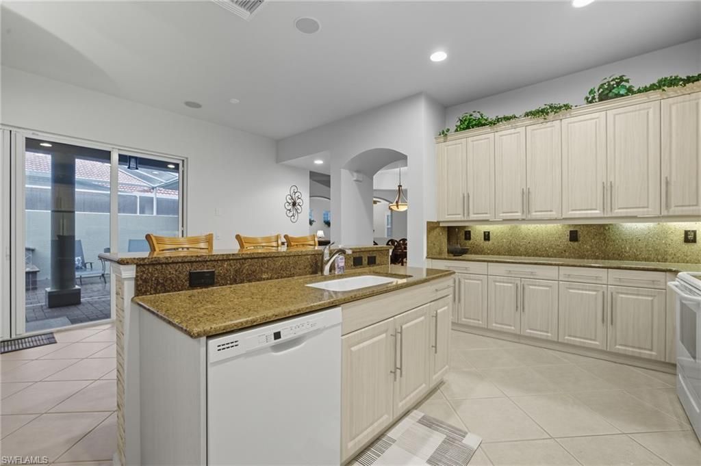 Dining room, Interior, Kitchen, Recessed Lighting