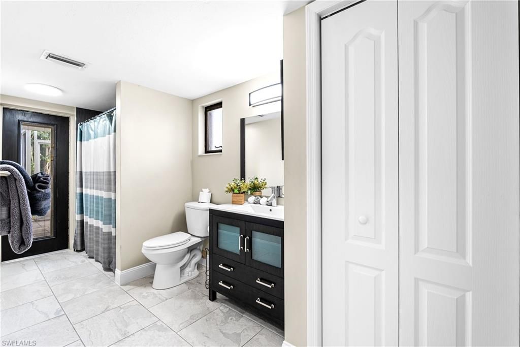 Bathroom, Interior, Recessed Lighting