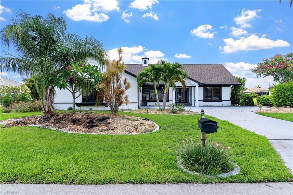 Backyard, Exterior, Facade, Ranch