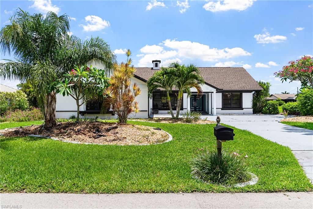 Backyard, Exterior, Facade, Ranch