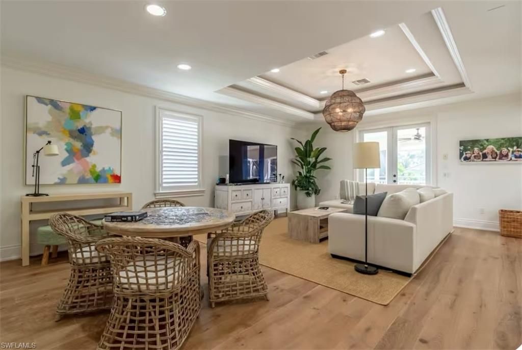 Dining room, Interior, Living room, Pendant Lights, Recessed Lighting, Wood Texture Flooring
