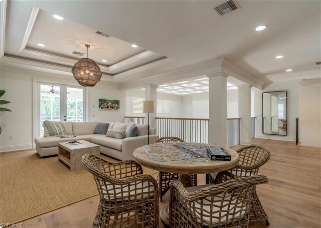 Dining room, Interior, Living room, Pendant Lights, Recessed Lighting, Wood Texture Flooring