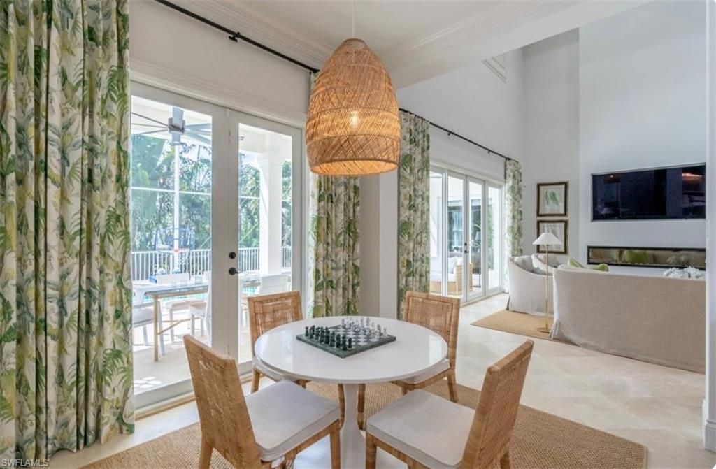 Dining room, Interior, Living room, Pendant Lights