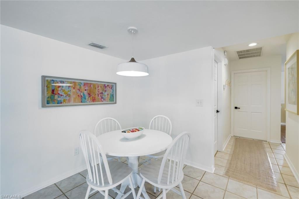 Dining room, Interior, Pendant Lights, Recessed Lighting