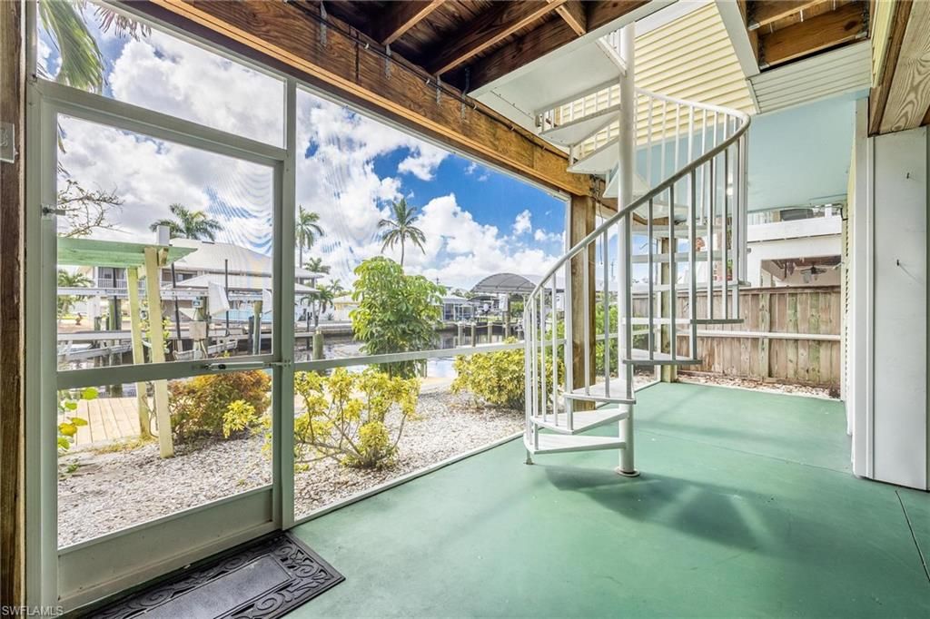 Interior, Sun Room, Water