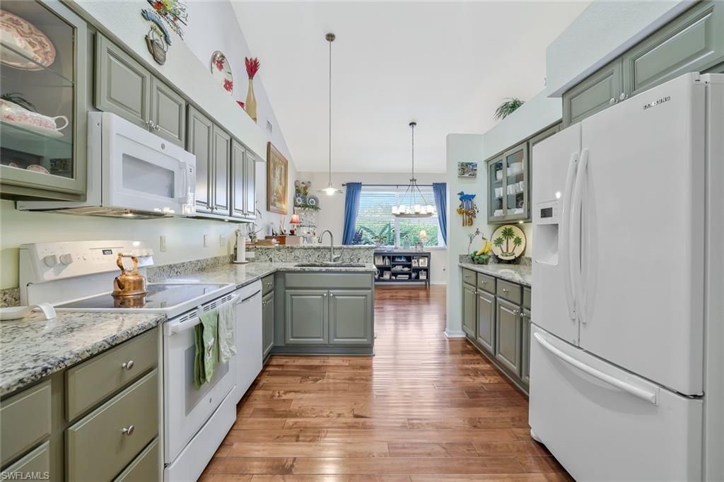 Interior, Kitchen, Pendant Lights, Wood Texture Flooring