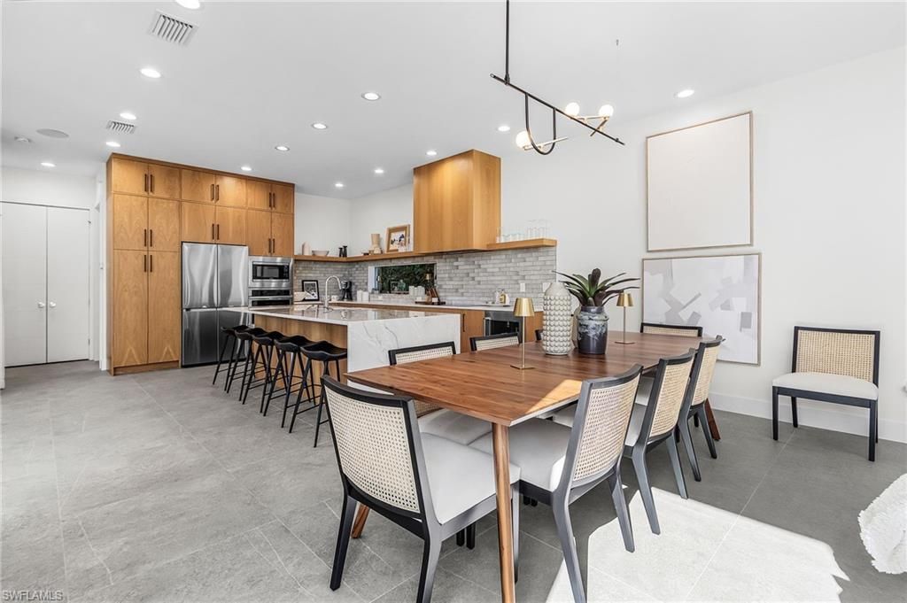 Dining room, Interior, Kitchen, Pendant Lights, Recessed Lighting, Stainless Steel Appliances