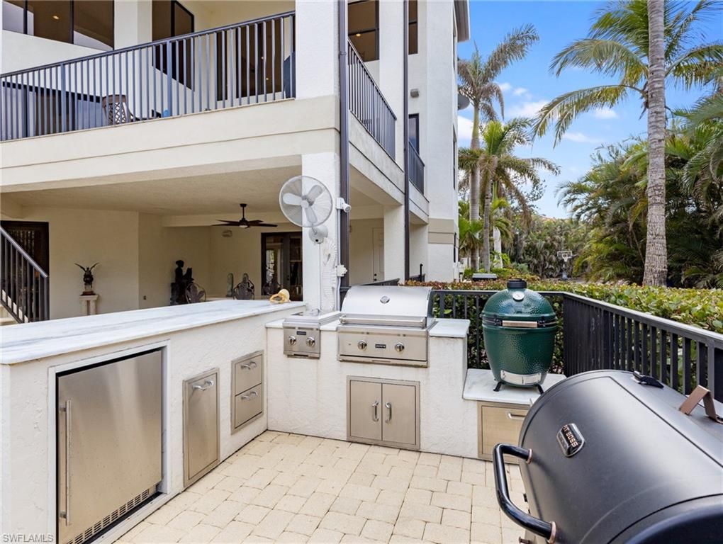 Exterior, Outdoor Kitchen