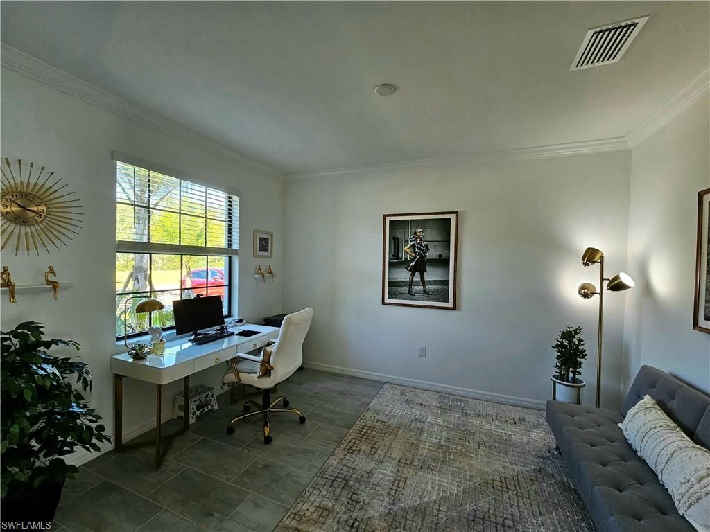 Home Office, Interior