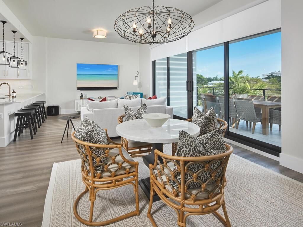 Chandelier, Dining room, Interior, Living room, Pendant Lights, Wood Texture Flooring