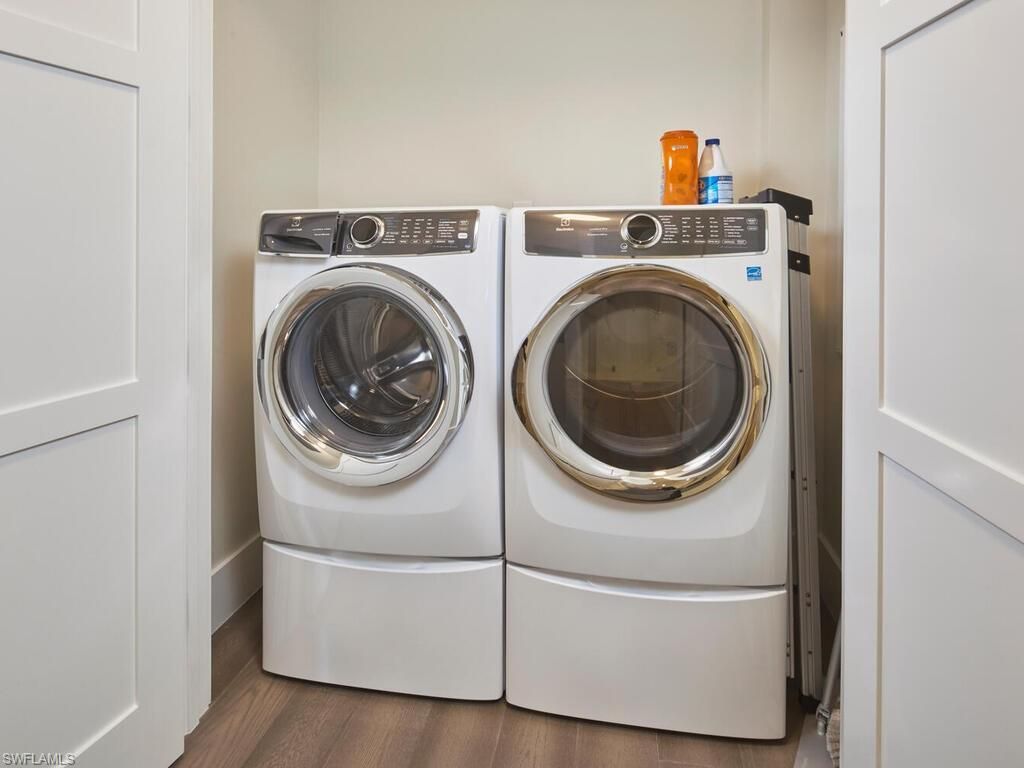 Interior, Utility Closets, Washer, Wood Texture Flooring