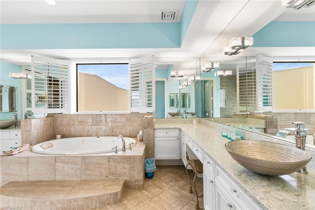 Bathroom, Dual Sink Vanities, Interior