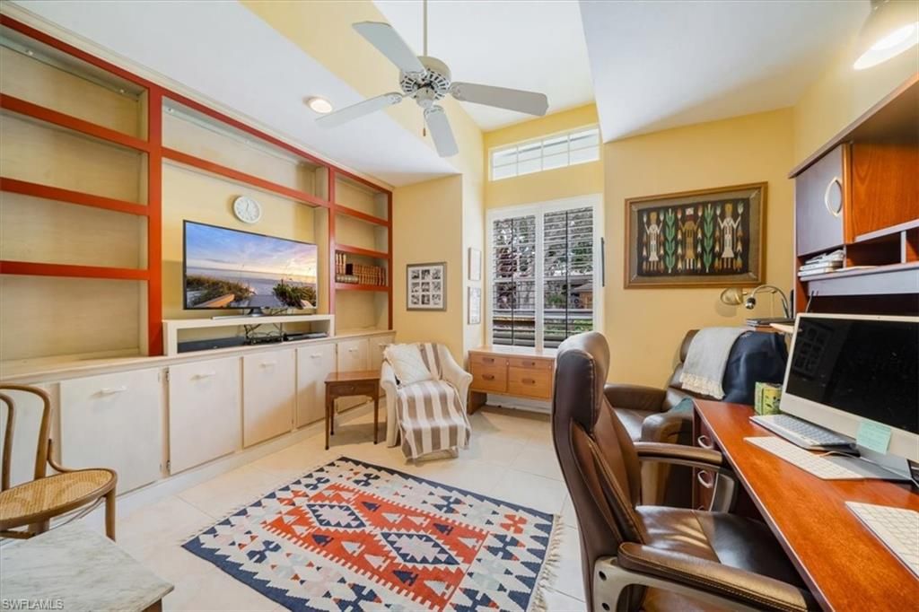 Home Office, Interior