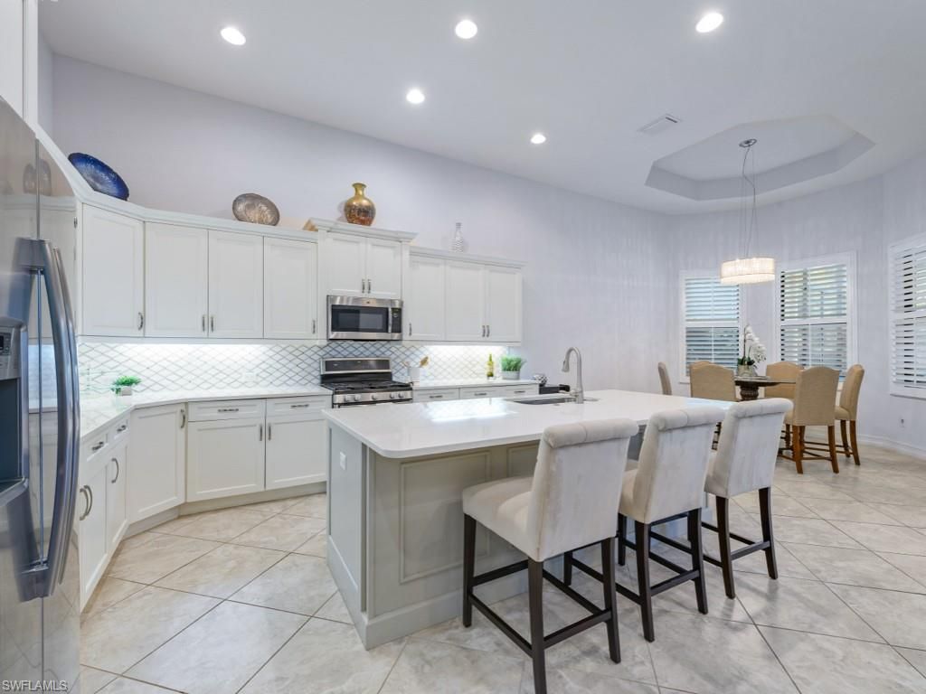 Dining room, Interior, Kitchen, Pendant Lights, Recessed Lighting, Stainless Steel Appliances