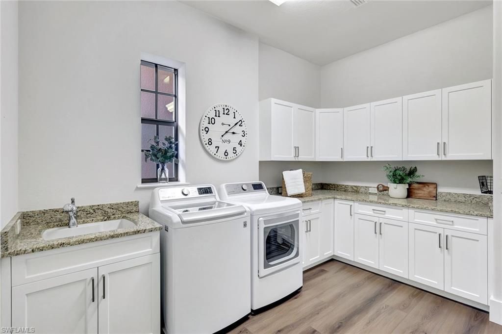 Interior, Washer, Wood Texture Flooring