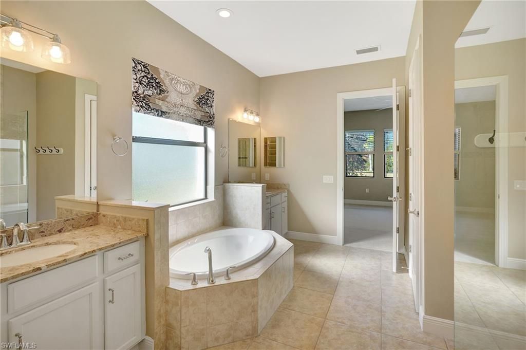 Bathroom, Dual Sink Vanities, Interior, Recessed Lighting