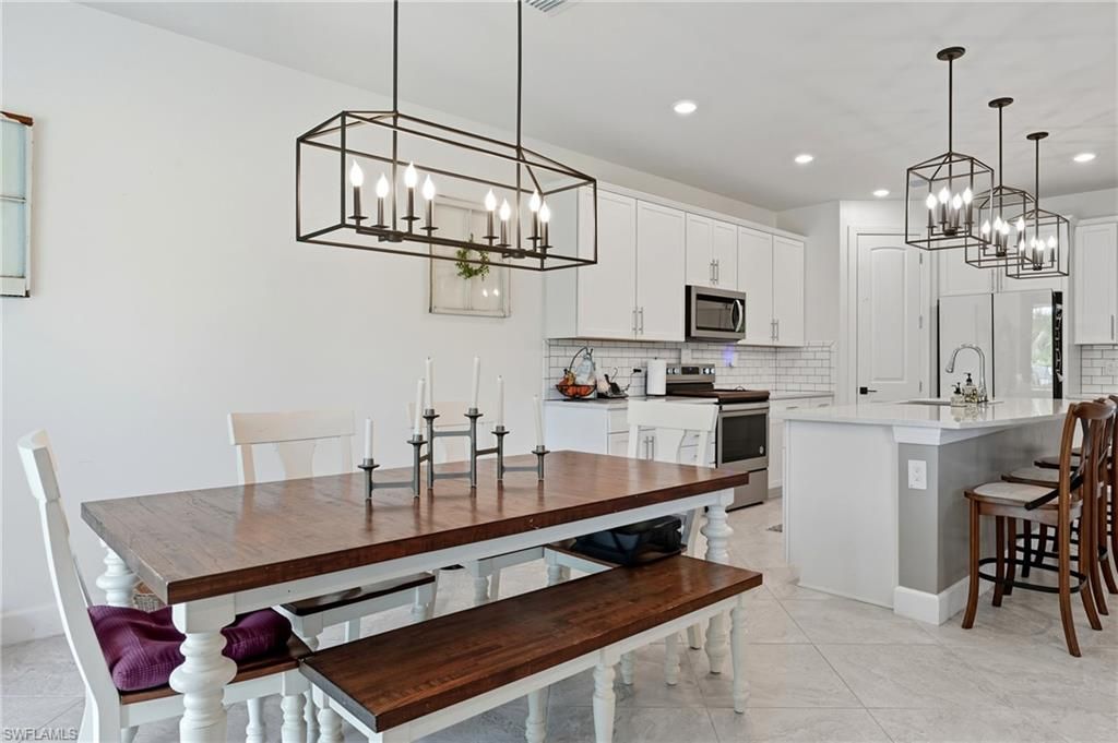 Dining room, Interior, Kitchen, Pendant Lights, Recessed Lighting, Stainless Steel Appliances