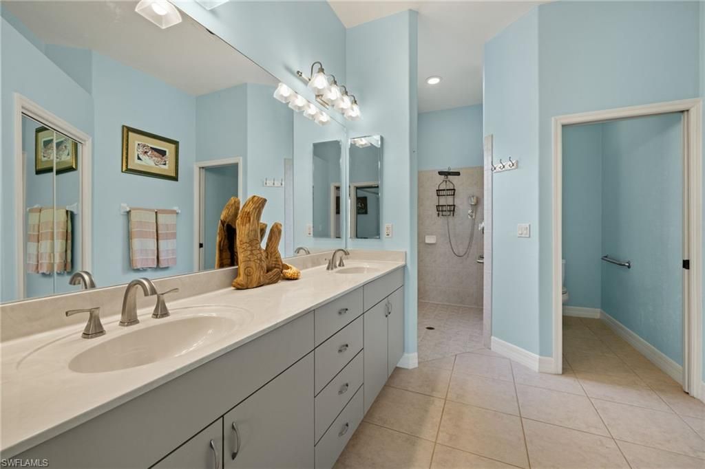 Bathroom, Dual Sink Vanities, Interior, Recessed Lighting