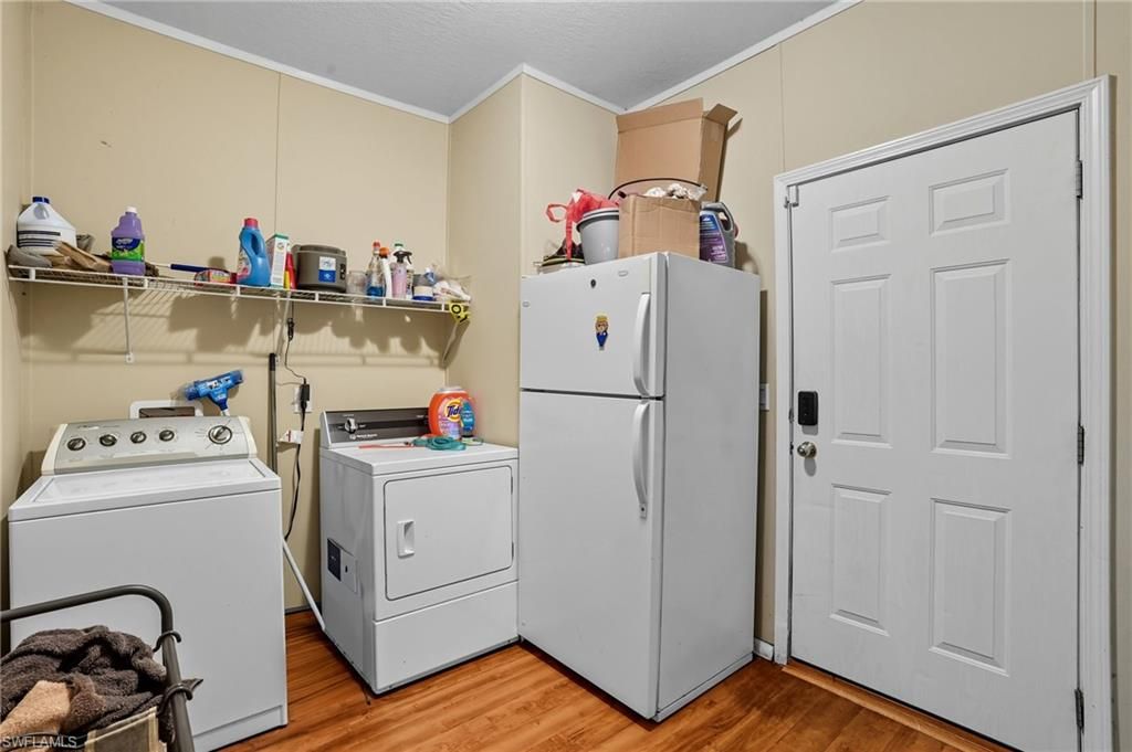 Interior, Utility Closets, Washer, Wood Texture Flooring