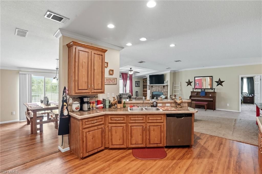 Dining room, Interior, Kitchen, Pendant Lights, Recessed Lighting, Wood Texture Flooring