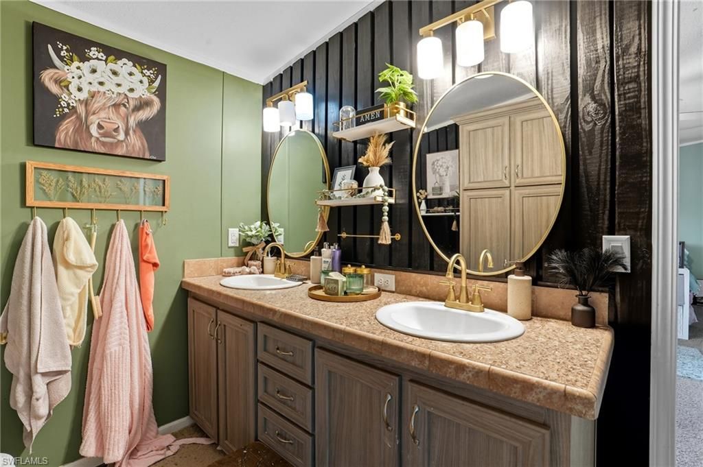 Bathroom, Dual Sink Vanities, Interior