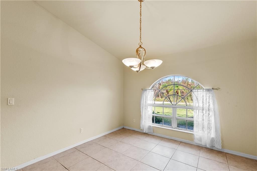 Empty room, Interior, Pendant Lights