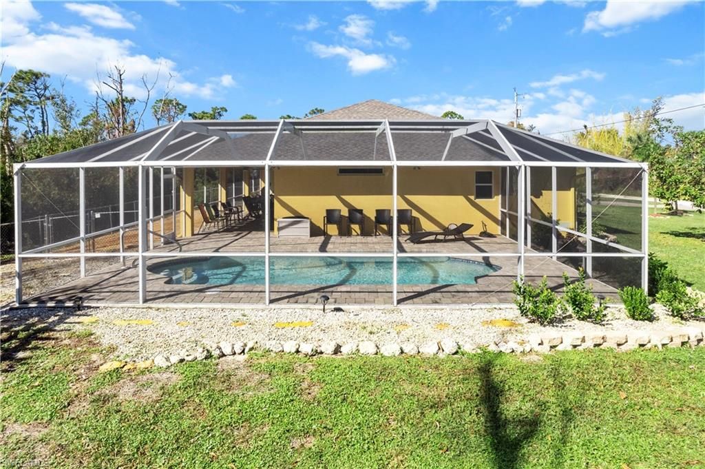 Exterior, Pool