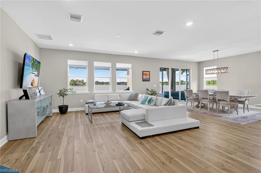Dining room, Interior, Living room, Pendant Lights, Recessed Lighting, Wood Texture Flooring