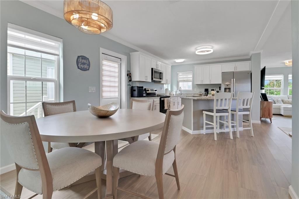 Dining room, Interior, Kitchen, Stainless Steel Appliances, Wood Texture Flooring