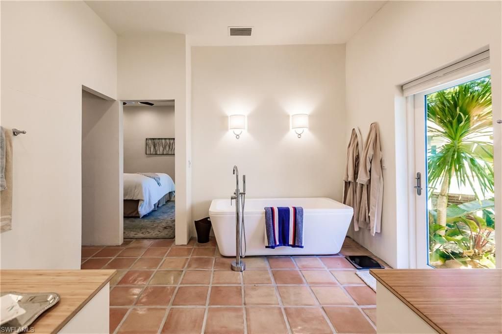 Bathroom, Free Standing Baths, Interior