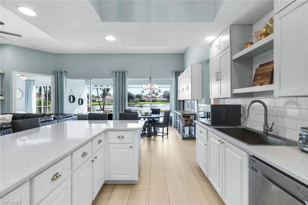 Chandelier, Dining room, Interior, Kitchen, Pendant Lights, Recessed Lighting, Wood Texture Flooring