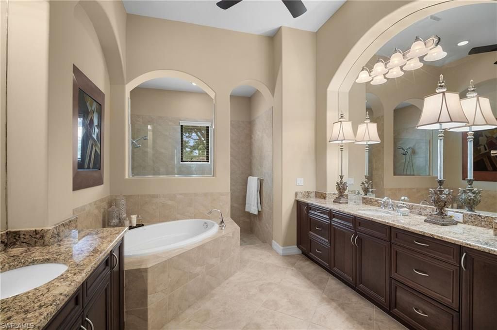 Bathroom, Dual Sink Vanities, Interior, Recessed Lighting