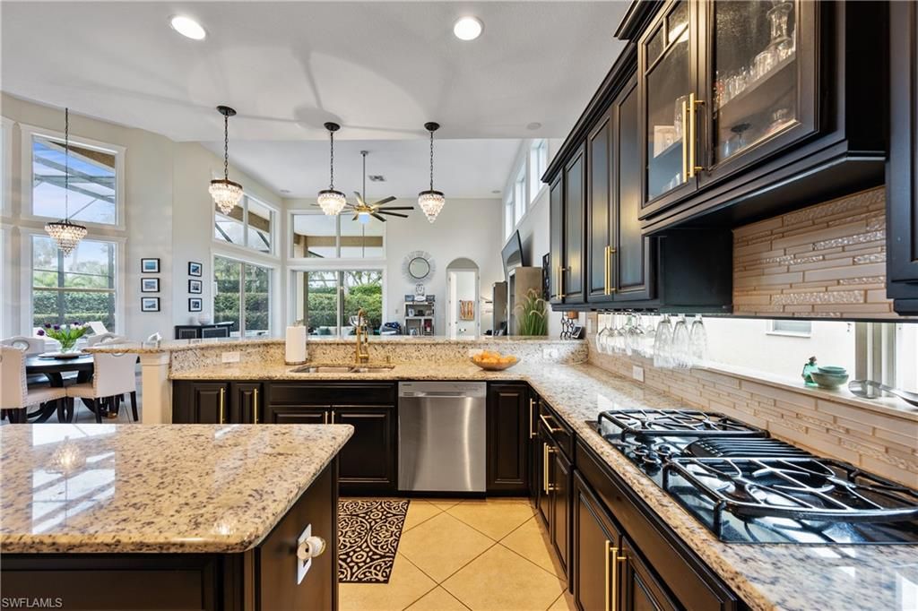 Dining room, Interior, Kitchen, Pendant Lights, Recessed Lighting, Stainless Steel Appliances