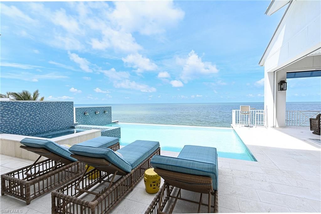 Exterior, Pool, Water