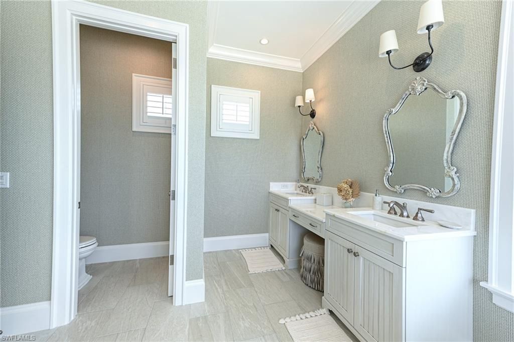 Bathroom, Dual Sink Vanities, Interior, Recessed Lighting