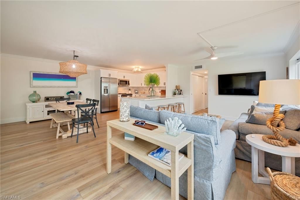 Dining room, Interior, Kitchen, Living room, Stainless Steel Appliances, Wood Texture Flooring