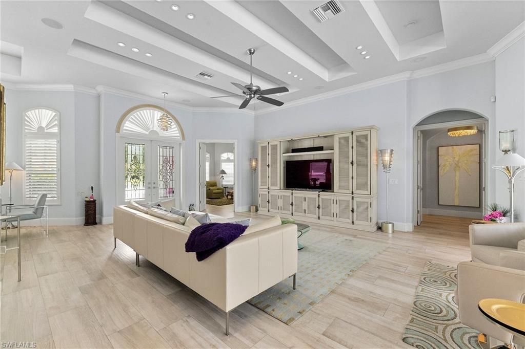 Interior, Living room, Pendant Lights, Recessed Lighting, Wood Texture Flooring