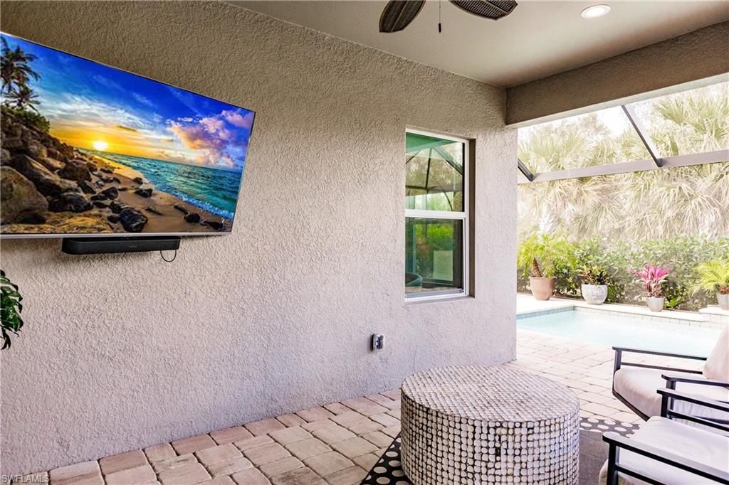 Interior, Pool, Recessed Lighting, Sun Room