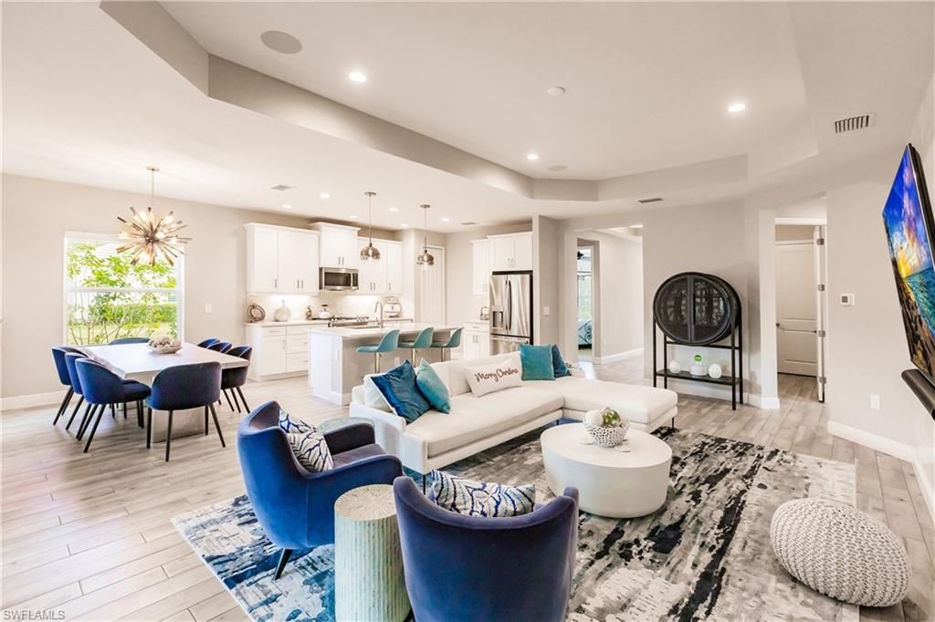 Dining room, Interior, Kitchen, Living room, Pendant Lights, Recessed Lighting, Stainless Steel Appliances, Wood Texture Flooring