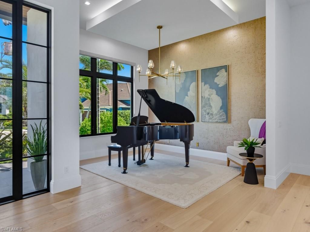 Interior, Pendant Lights, Piano, Recessed Lighting, Wood Texture Flooring