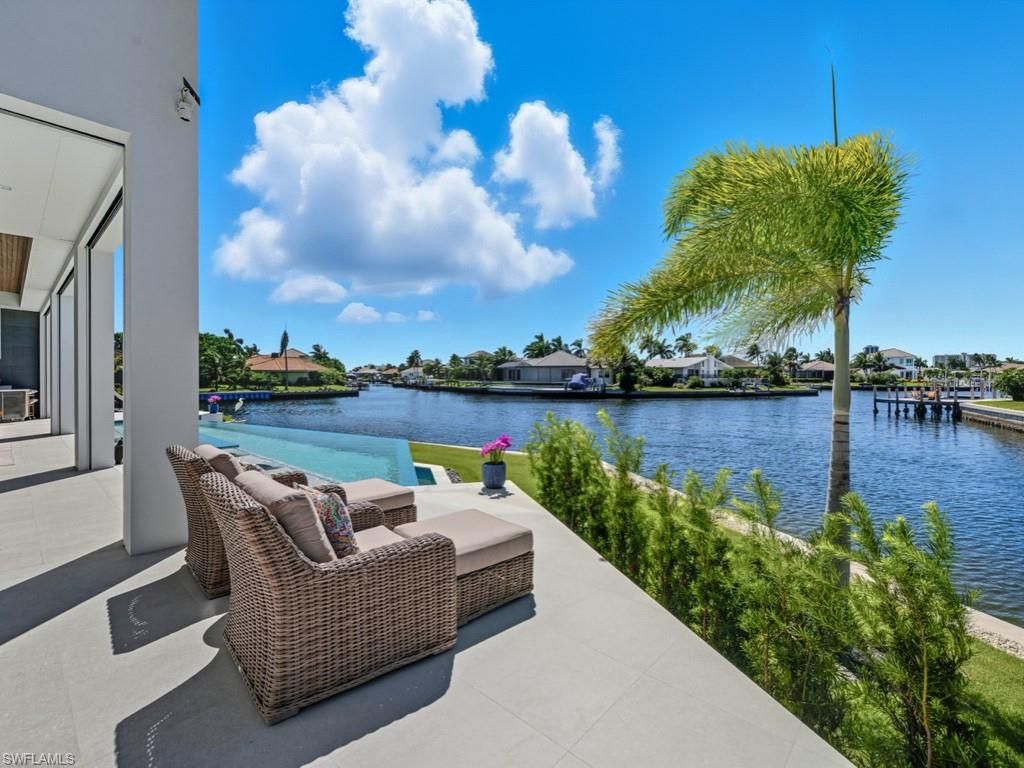 Exterior, Pool, Water