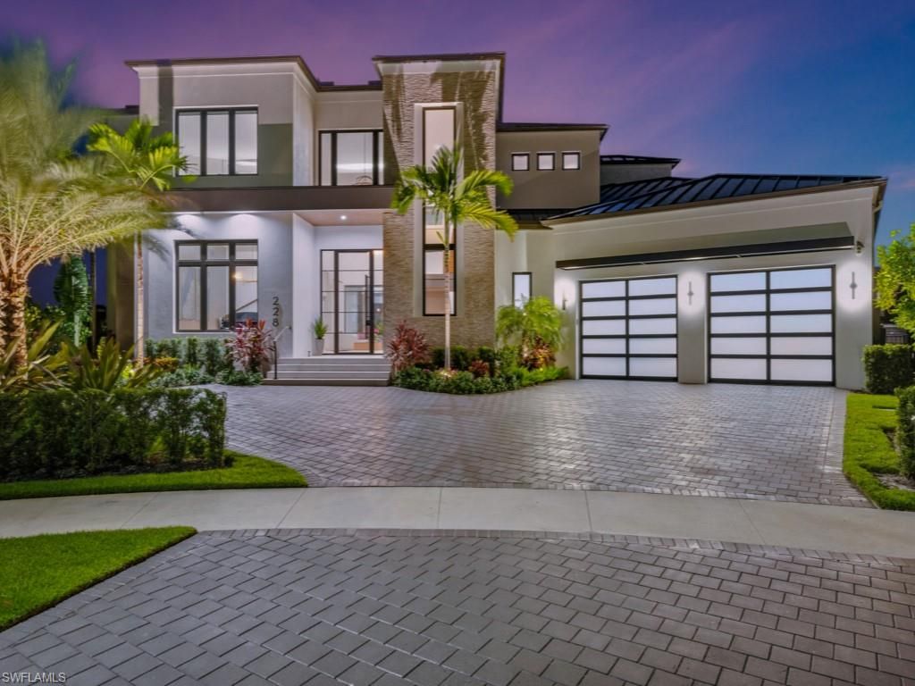 Attached, Exterior, Facade, Modern