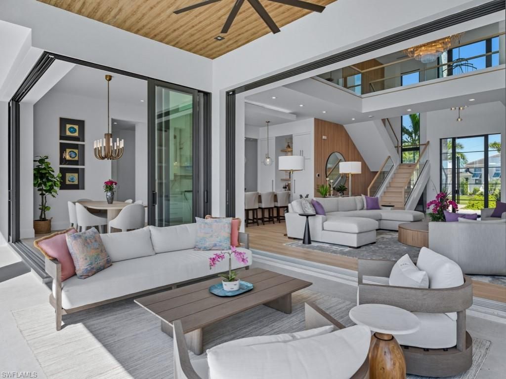 Dining room, Interior, Living room, Pendant Lights, Recessed Lighting, Wooden Ceilings, Wood Texture Flooring