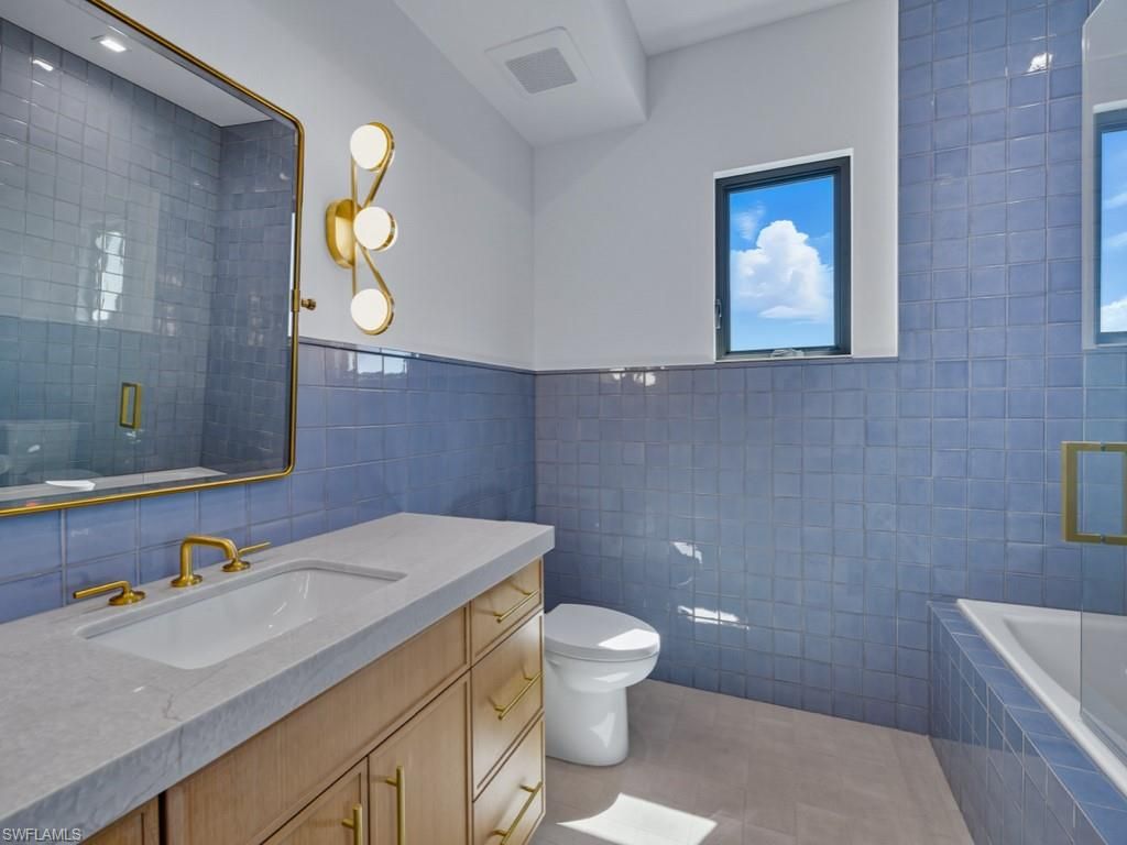 Bathroom, Interior, Recessed Lighting