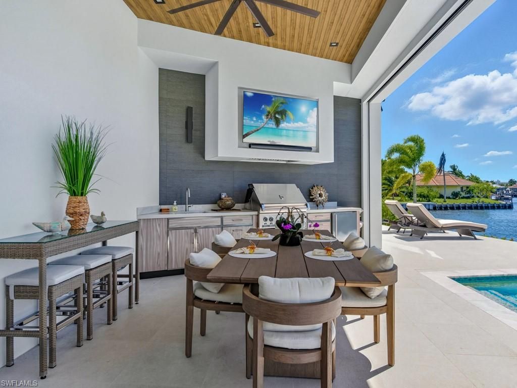 Dining room, Exterior, Outdoor Kitchen, Pool, Water