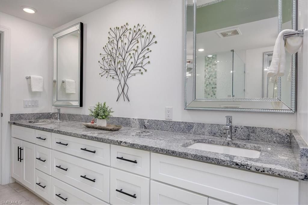 Bathroom, Dual Sink Vanities, Interior, Recessed Lighting