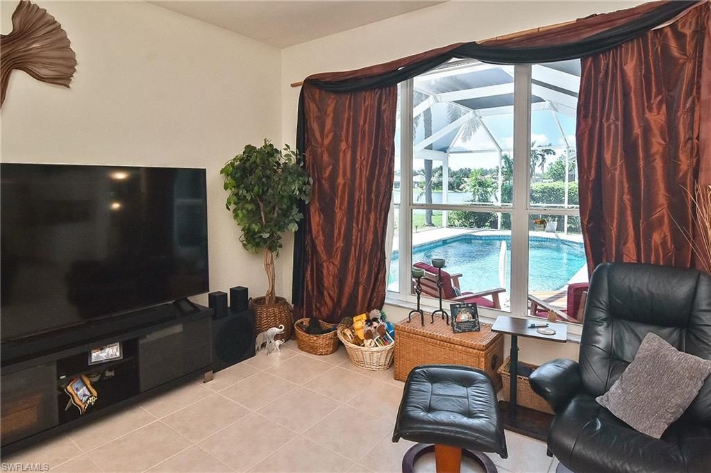 Interior, Sun Room, Water