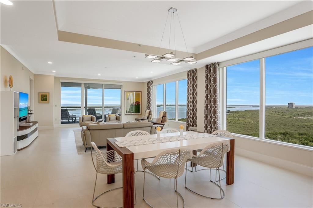 Dining room, Interior, Living room, Pendant Lights, Recessed Lighting, Water